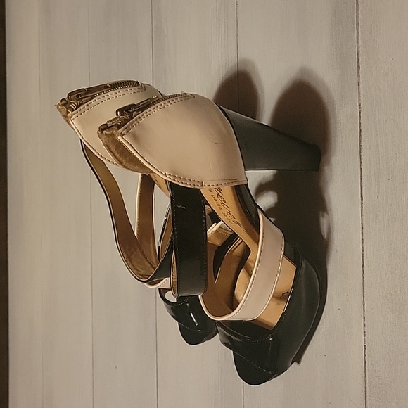 Forever Selected by Paula Abdul black and white patten leather heels size 6 - Picture 1 of 6